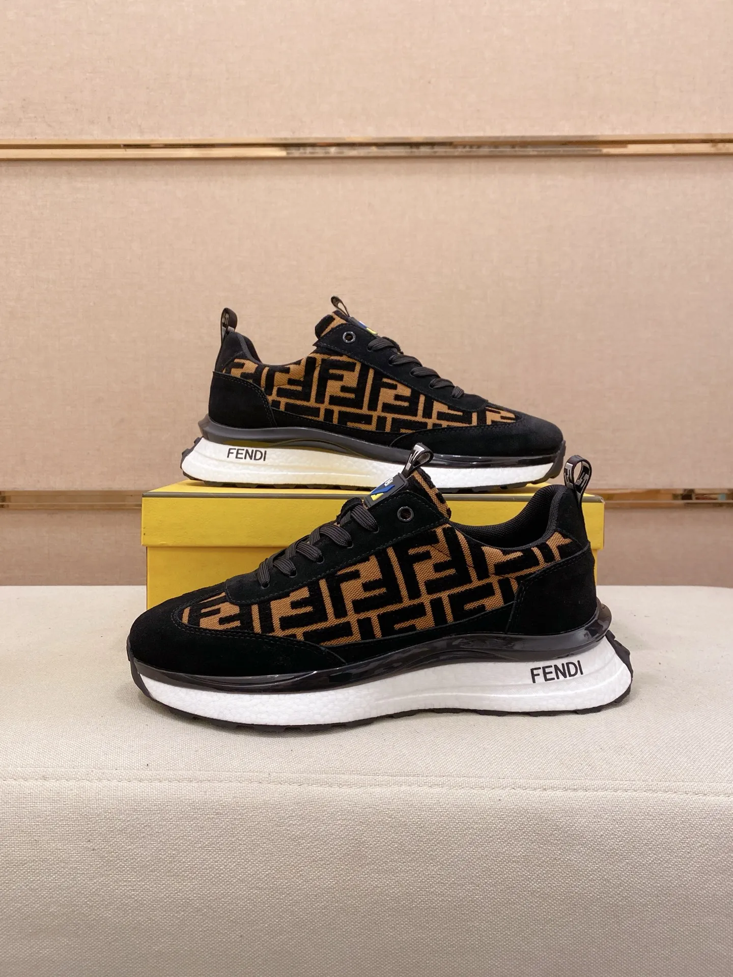 Factory price 442💰 (fendi) New high-top 👊🏻 upper 🇮🇹 imported cowhide fabric 🇩🇪 imported breathable mesh lining. The original outsole is molded to highlight the identity of every man, and the upper foot is elegant and stable🚶🏻🚶🏻The high-end custom counters reproduce the original version📯No matter the wind or rain, the shoe last remains unchanged and can withstand the verification of time🔍️,🔵 Size: 38-44
